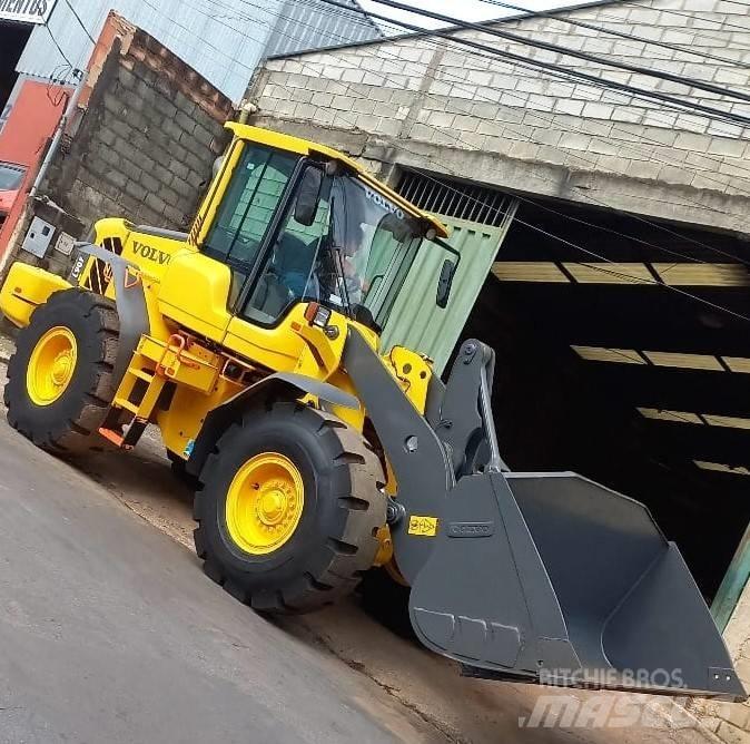 Volvo L 90 F Gumikerekes homlokrakodók