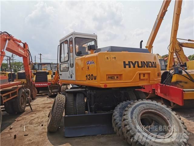 Hyundai R130WD Gumikerekes kotrók