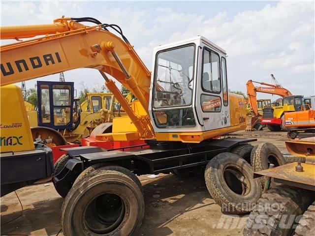 Hyundai R130WD Gumikerekes kotrók
