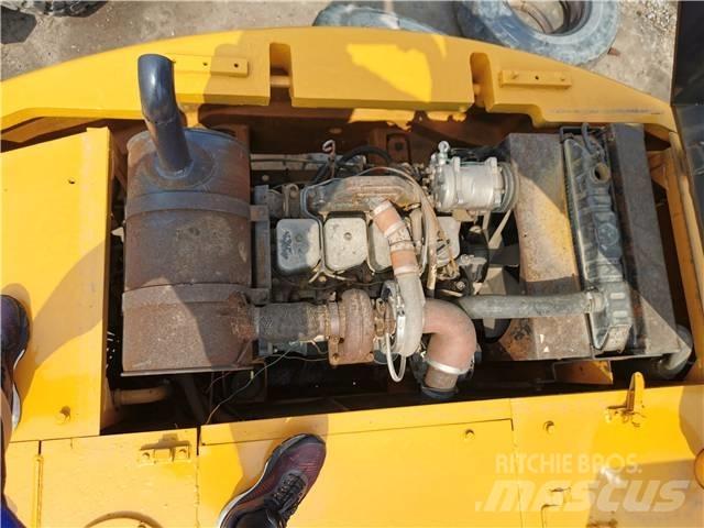 Hyundai R130WD Gumikerekes kotrók
