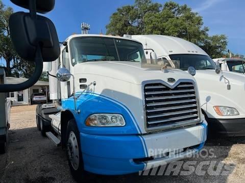 Mack CXN613 Nyergesvontatók
