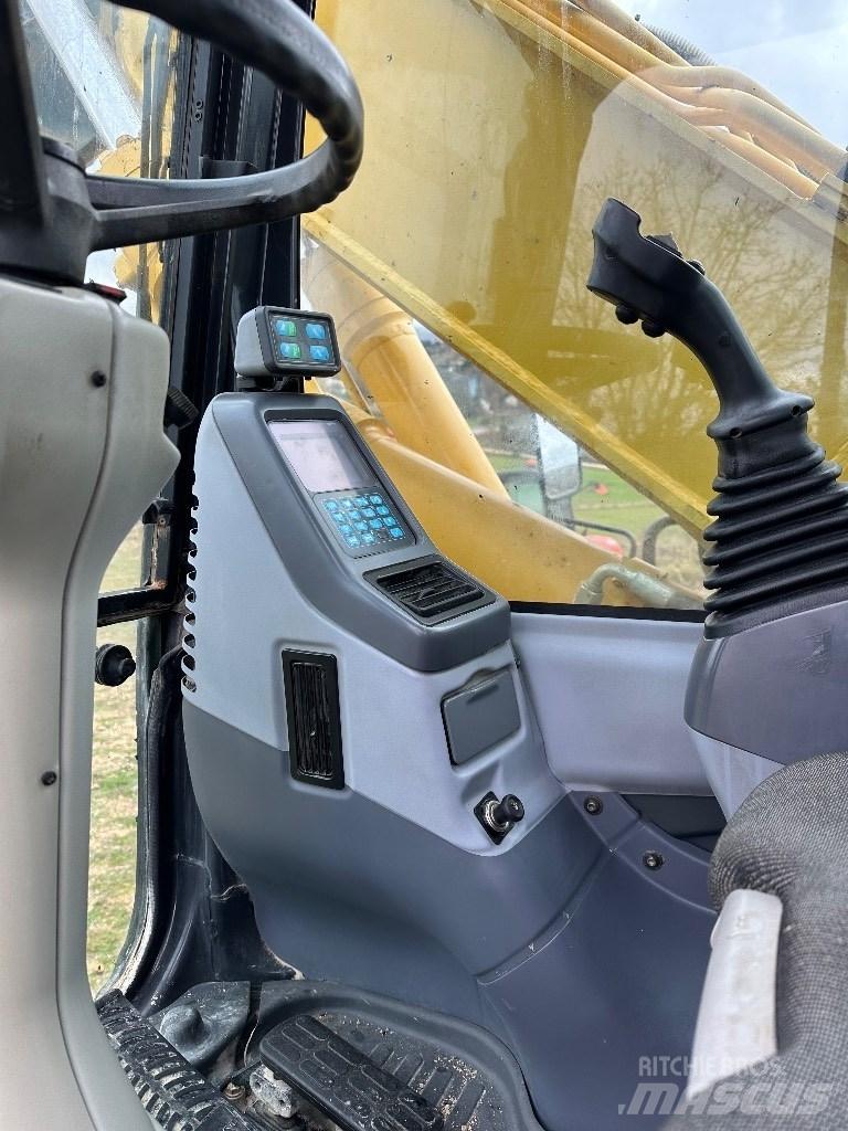Komatsu PW 160-7E0 Gumikerekes kotrók