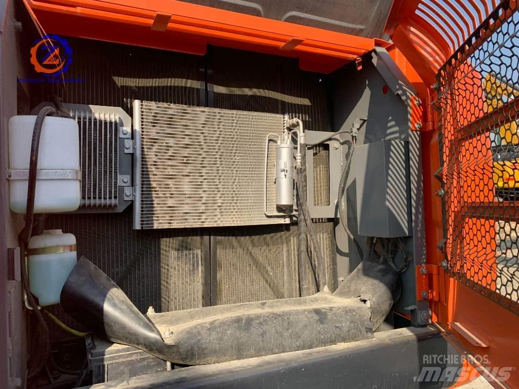 Hitachi ZX 240 Lánctalpas kotrók