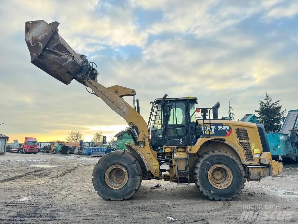 CAT 950M HighLift Gumikerekes homlokrakodók