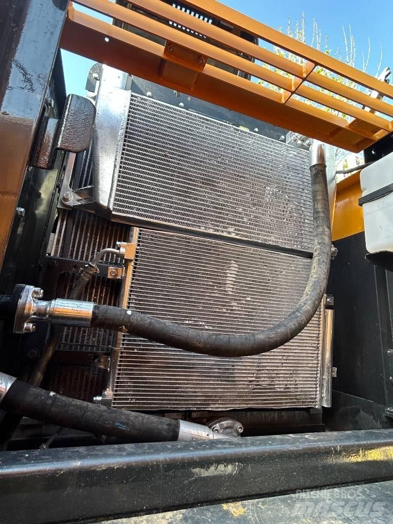 Hyundai 220LC-9S Lánctalpas kotrók