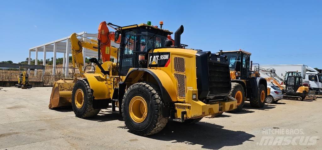 CAT 950 Gumikerekes homlokrakodók