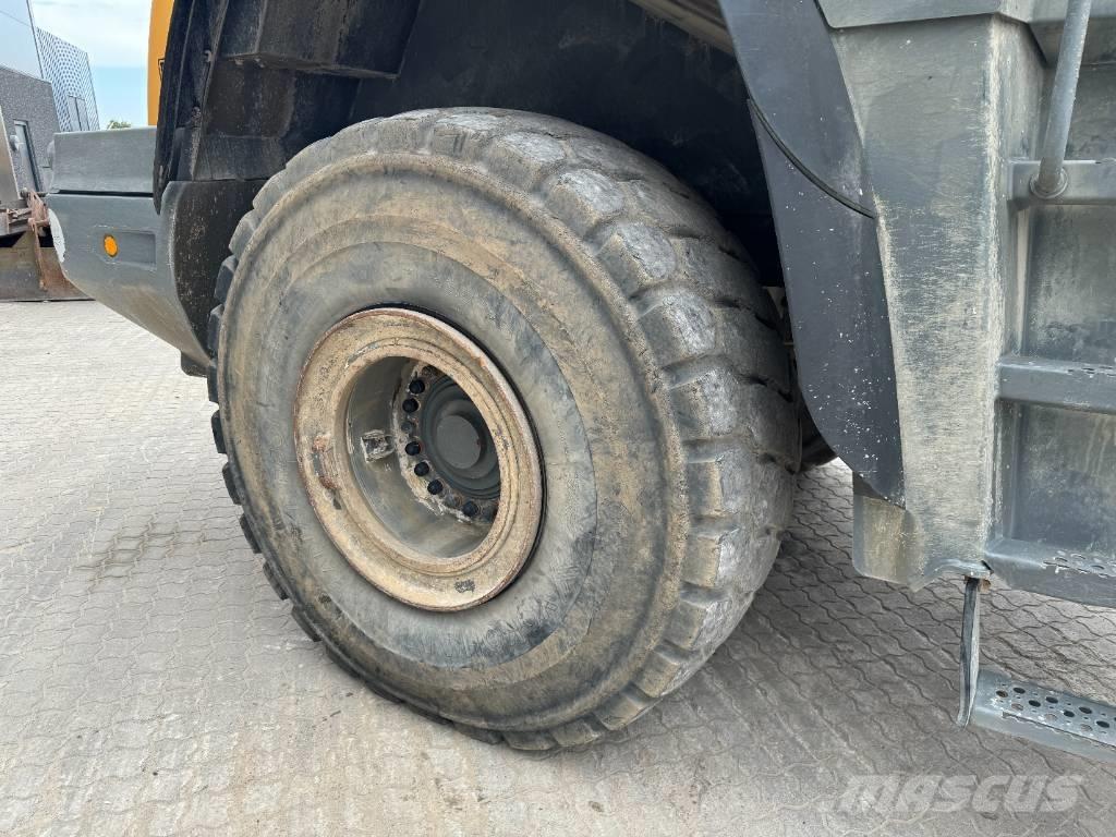 Liebherr L580 Gumikerekes homlokrakodók