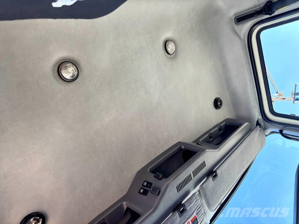 Mack GU813 Multifunkciós teherautók