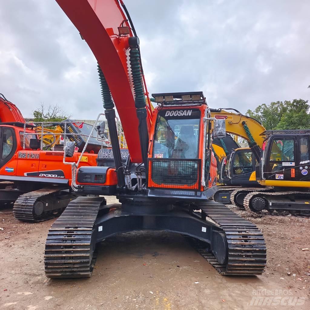 Doosan DX 300 LC Lánctalpas kotrók