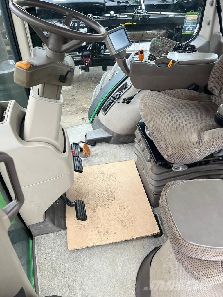 John Deere 8260R Traktorok