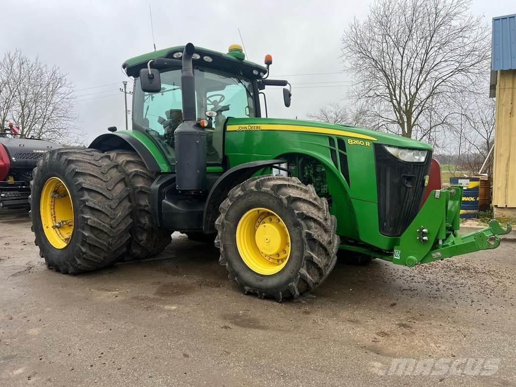 John Deere 8260R Traktorok