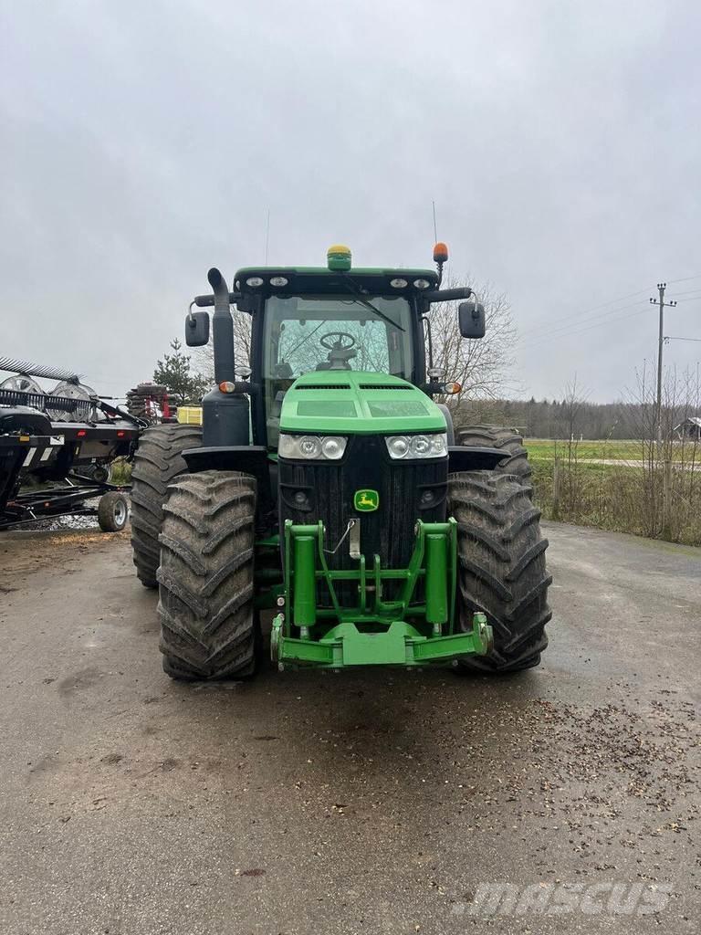 John Deere 8260R Traktorok