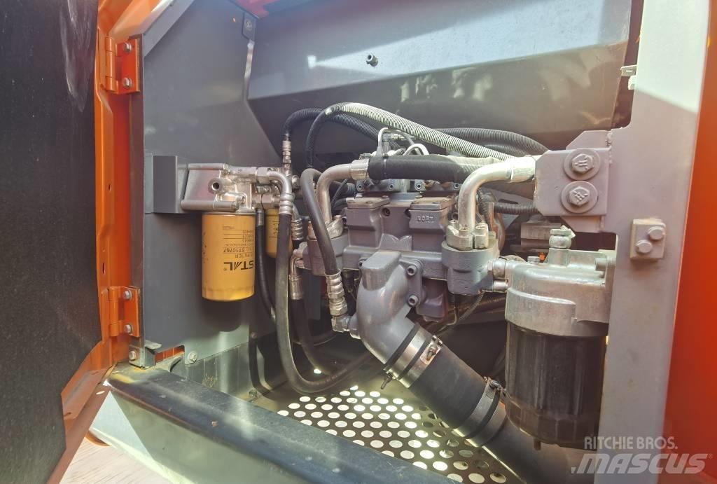Hitachi ZX 210 Lánctalpas kotrók