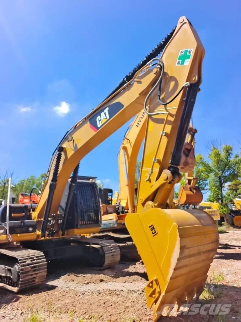 CAT 324 D2L Lánctalpas kotrók