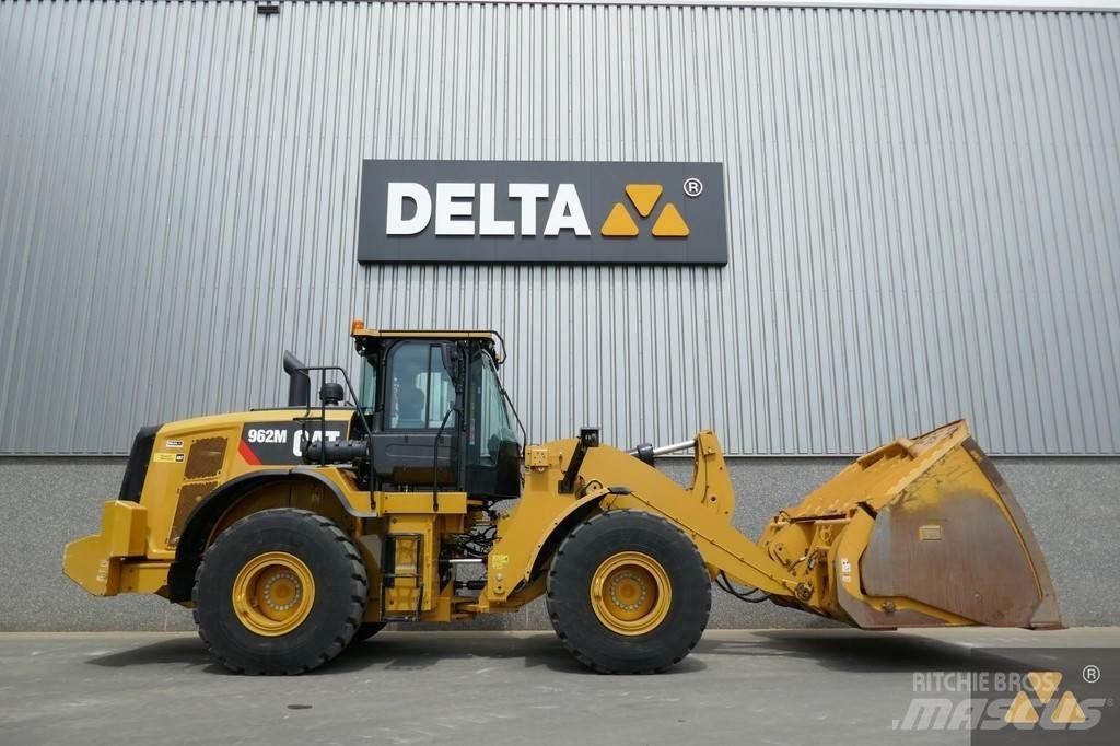 CAT 962M Gumikerekes homlokrakodók
