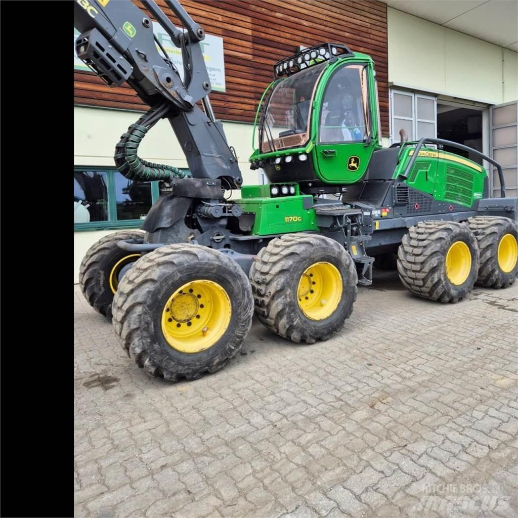 John Deere 1170 G Betakarítók