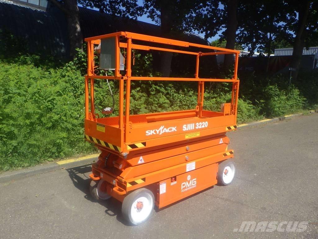SkyJack SJ3220 Ollós emelők