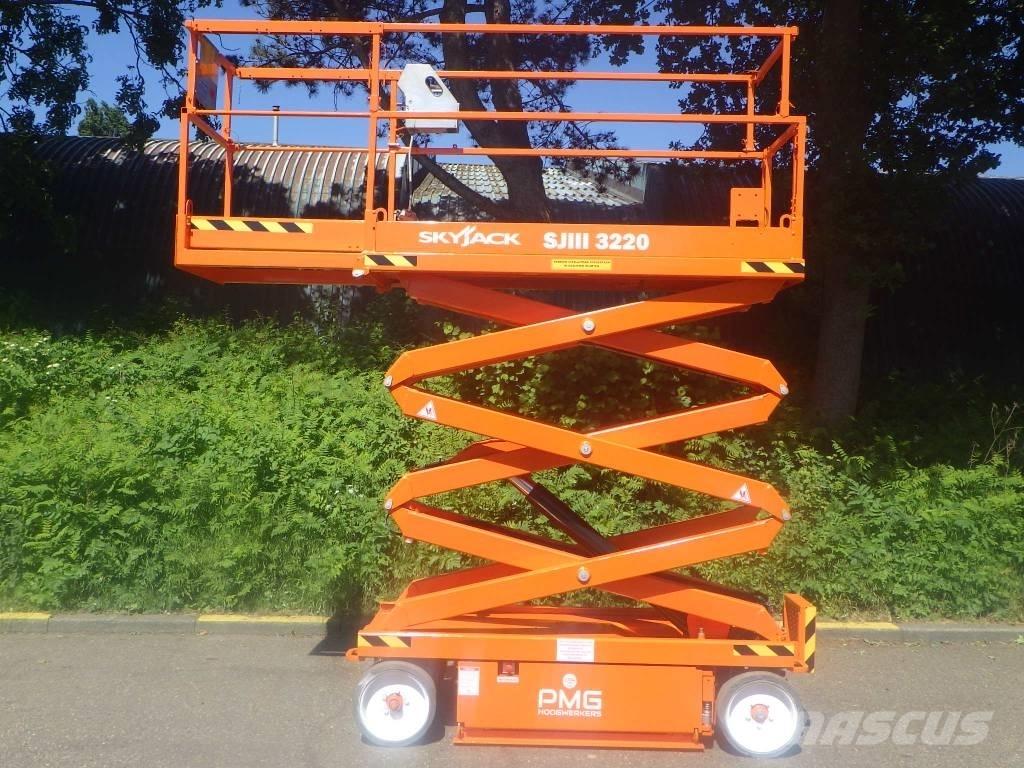 SkyJack SJ3220 Ollós emelők