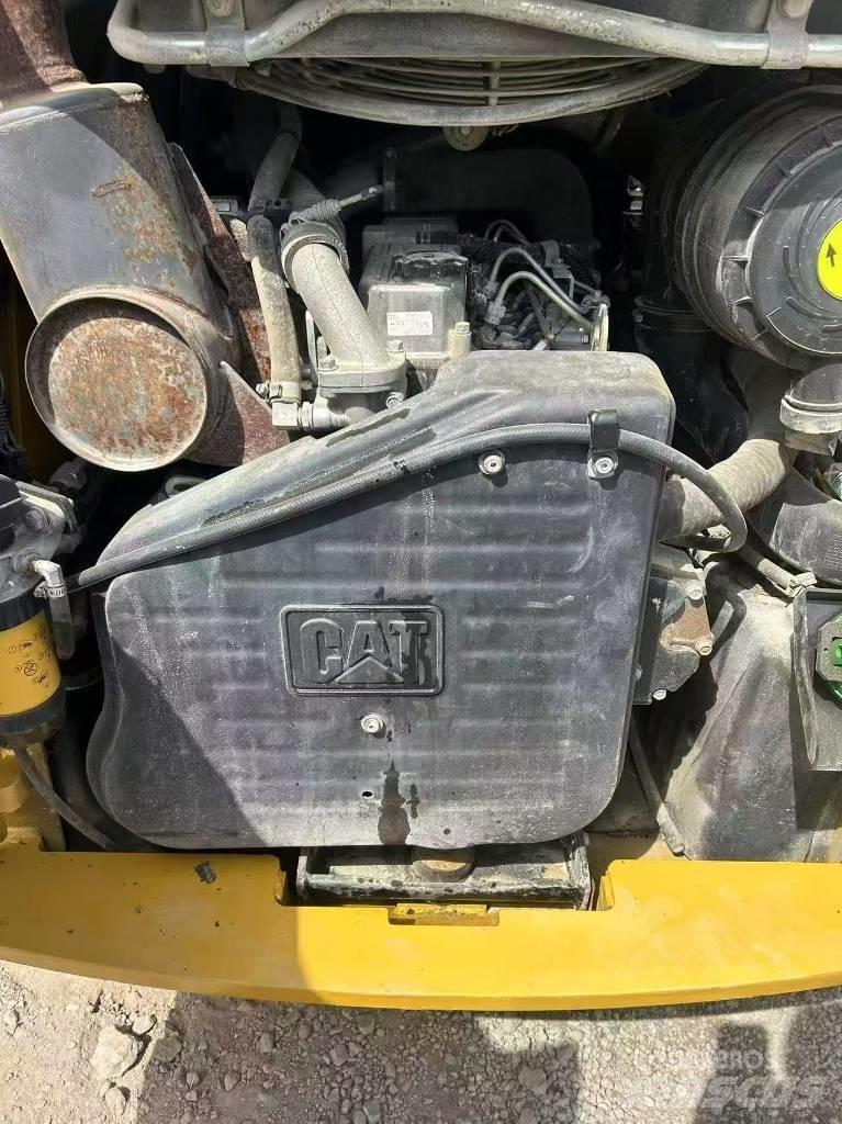 CAT 246 C Kompaktrakodók