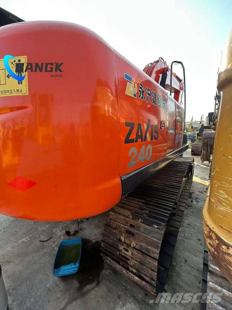 Hitachi ZX 240 Lánctalpas kotrók