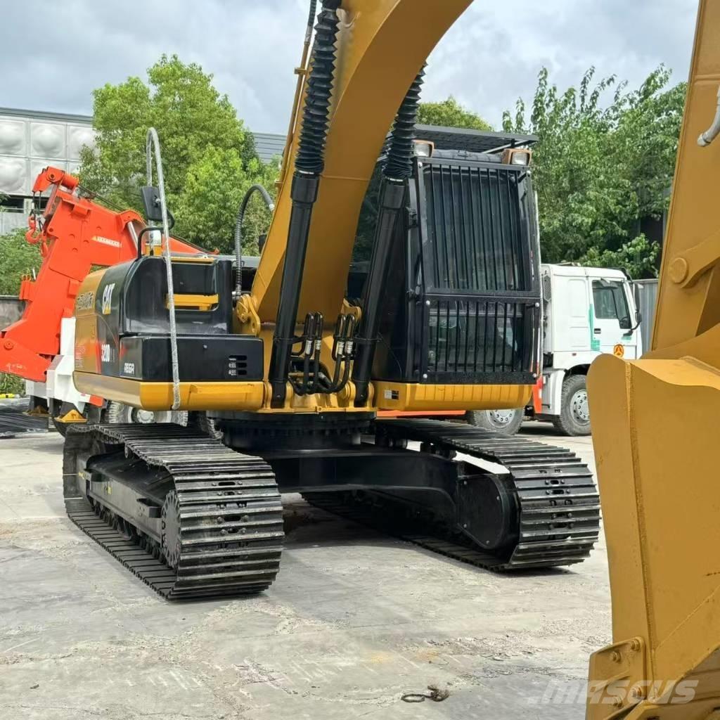 CAT 320D2 Lánctalpas kotrók