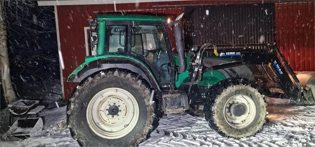 Valtra T182 Traktorok