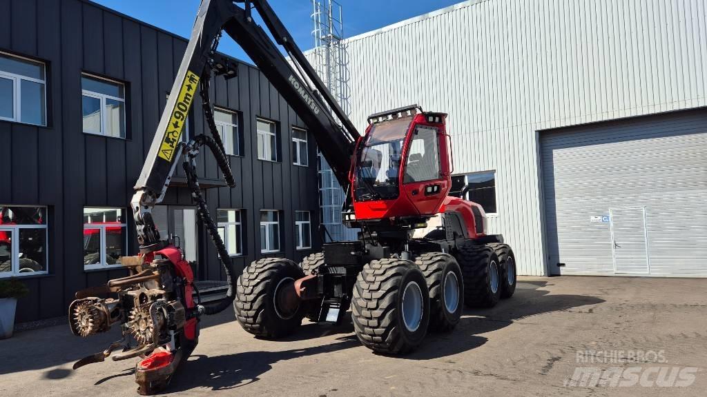 Komatsu 931 XC Betakarítók