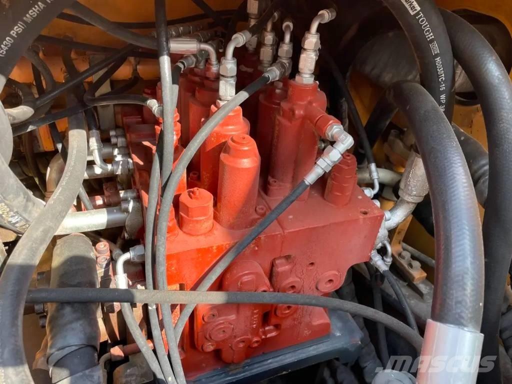 Hyundai R210W-9 Gumikerekes kotrók