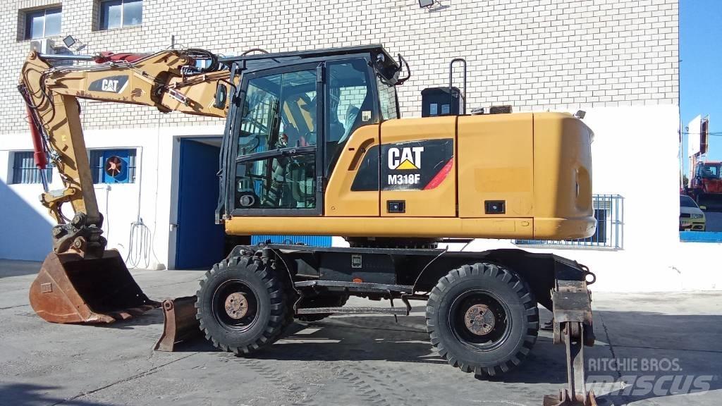 CAT M318F Gumikerekes kotrók