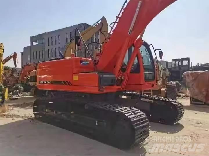 Doosan DX225LC Lánctalpas kotrók