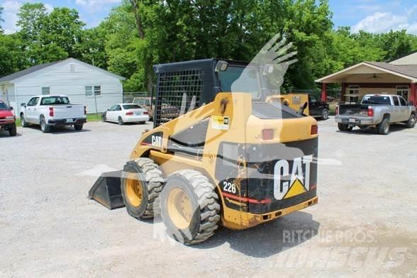 CAT 226 Kompaktrakodók