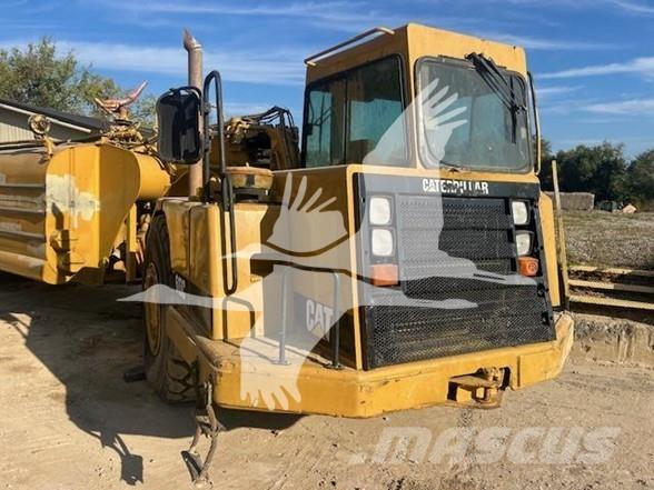 CAT 613C Vízszállító teherautók