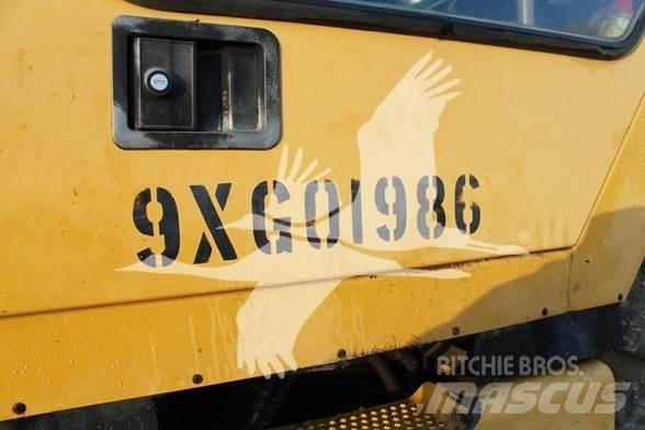 CAT 615C II Földnyesők (szkréperek)
