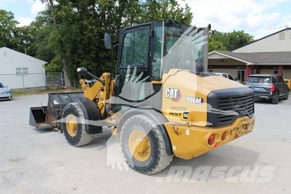CAT 906M Gumikerekes homlokrakodók
