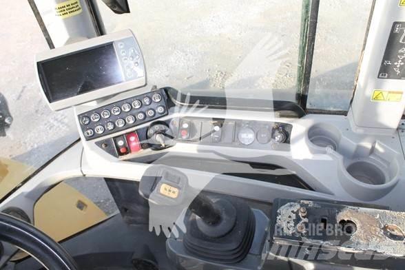 CAT 924K Gumikerekes homlokrakodók