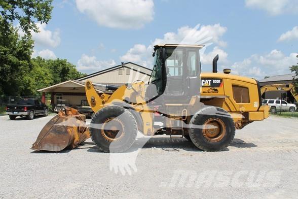 CAT 930K Gumikerekes homlokrakodók