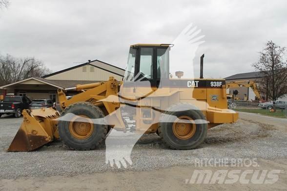 CAT 938F Gumikerekes homlokrakodók