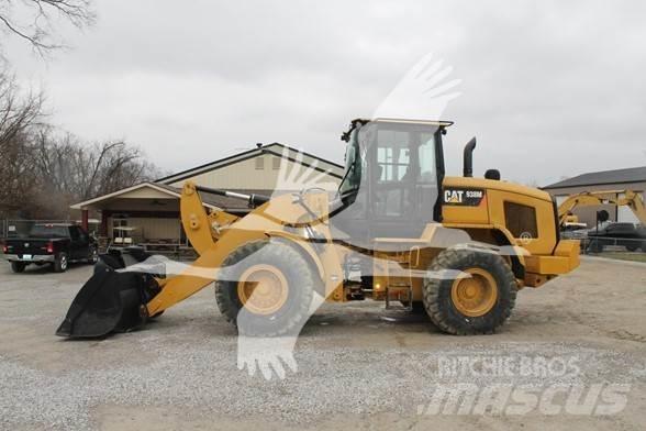 CAT 938M Gumikerekes homlokrakodók