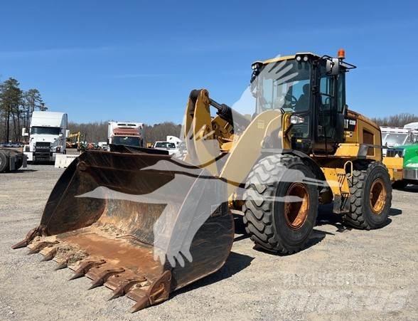 CAT 938M Gumikerekes homlokrakodók