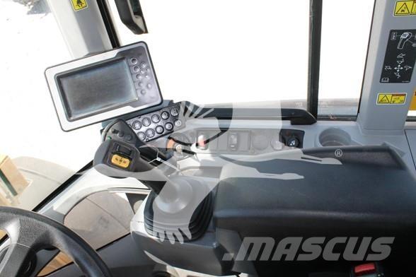 CAT 938M Gumikerekes homlokrakodók