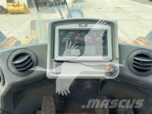CAT 972M Gumikerekes homlokrakodók