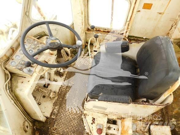 CAT 988 Gumikerekes homlokrakodók