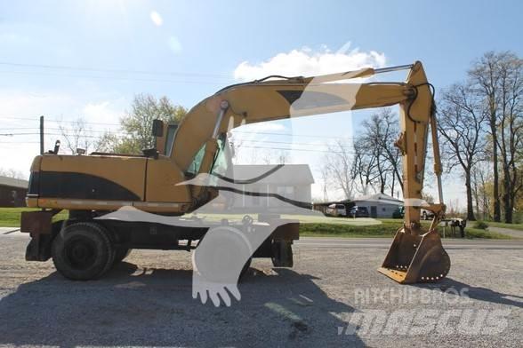 CAT M318C Gumikerekes kotrók
