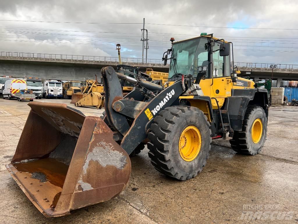 Komatsu WA320PZ-6 Gumikerekes homlokrakodók