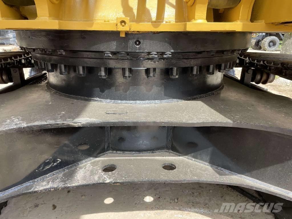 CAT 320D2 Lánctalpas kotrók