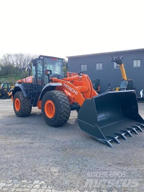 Hitachi ZW 220 Gumikerekes homlokrakodók