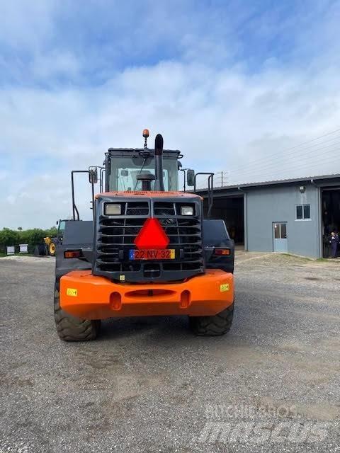 Hitachi ZW 220 Gumikerekes homlokrakodók