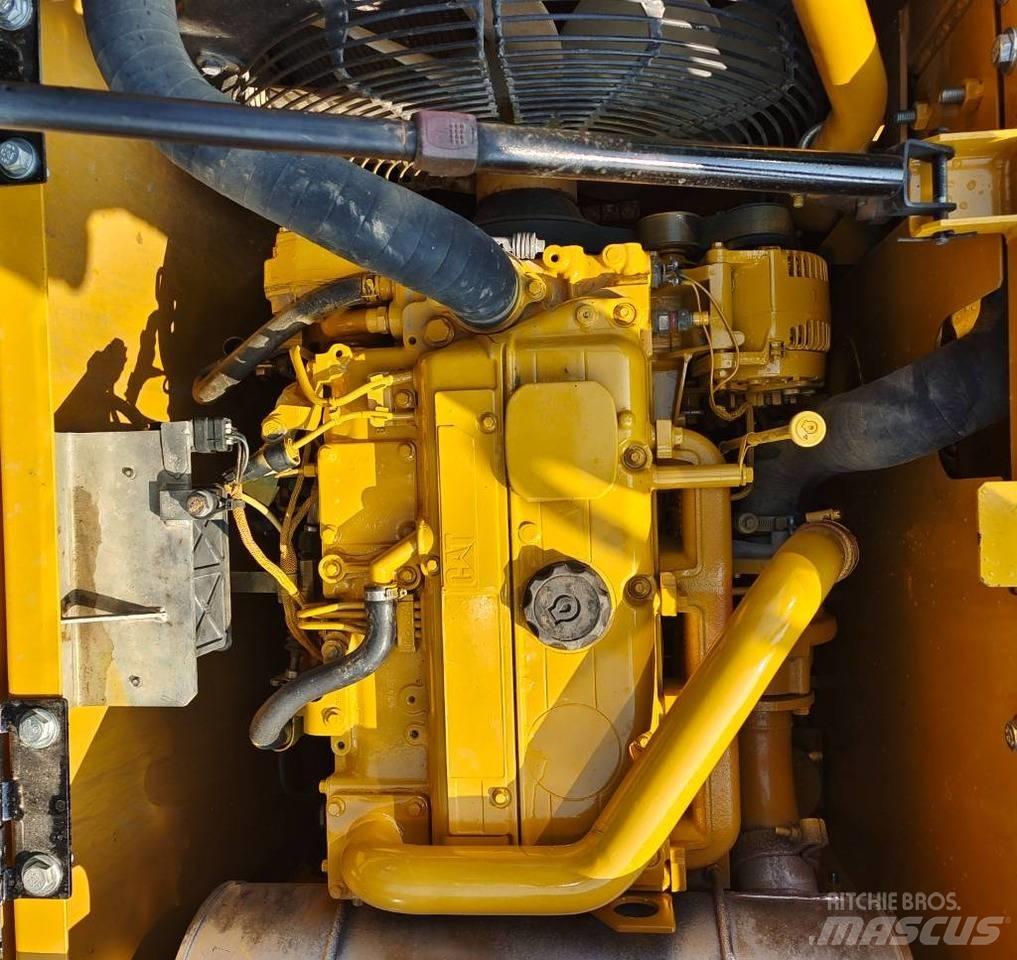 CAT 313D2GC Lánctalpas kotrók
