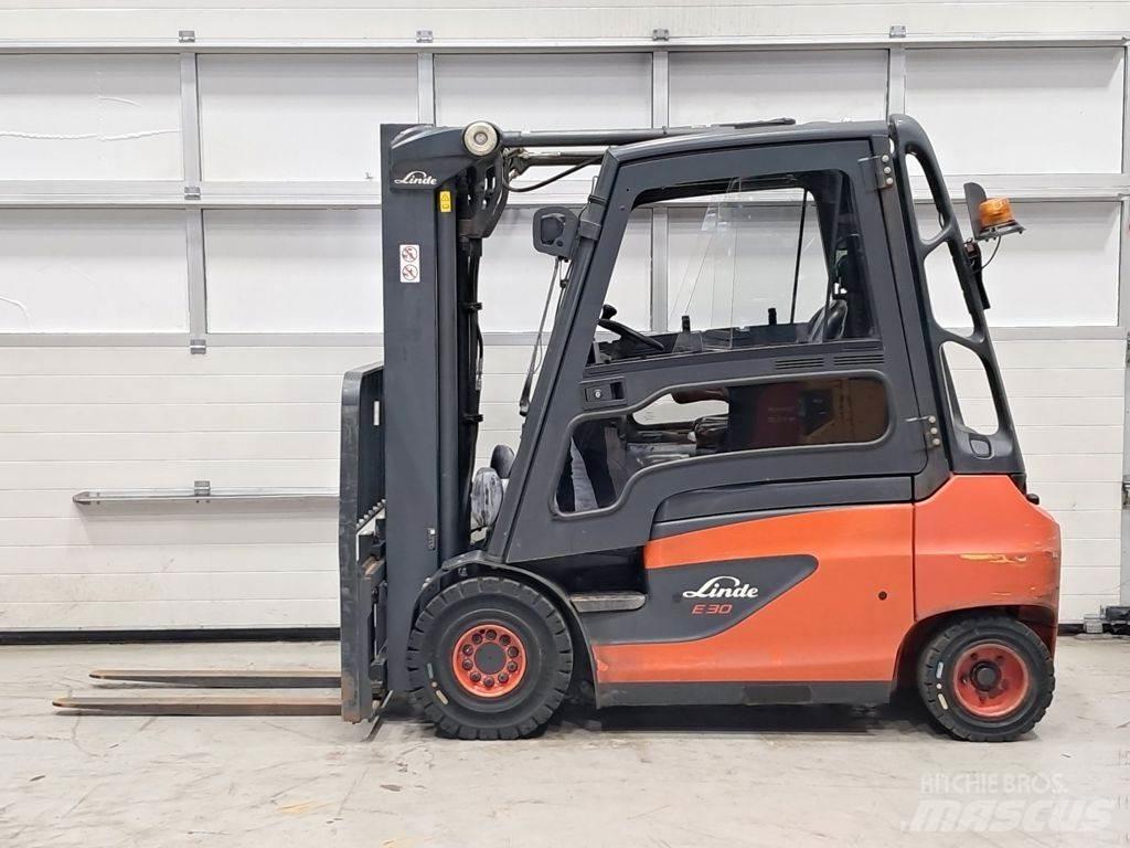 Linde E30-01 Elektromos targoncák