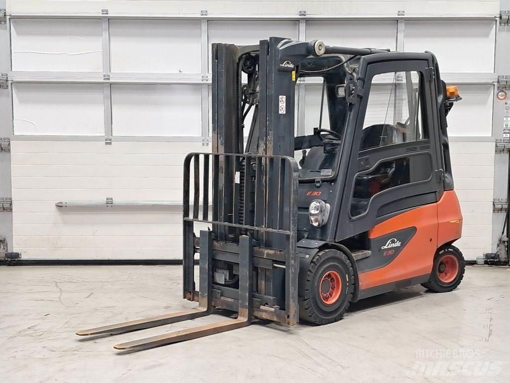 Linde E30-01 Elektromos targoncák